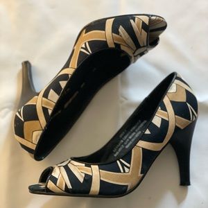 USED Open Toe Pump